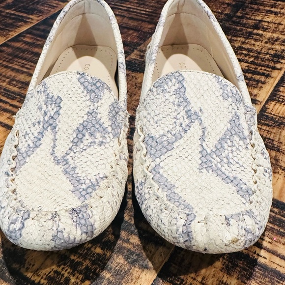 COLE HAAN Evelyn Leather Driver Loafers GREY AND WHITE SNAKE PRINT SIZE 7 - Picture 2 of 9